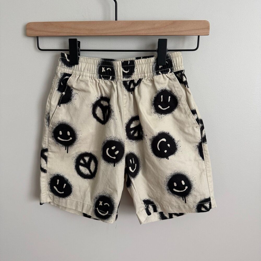 Molo Avart Peace Smile 104 (4y) 100% Cotton Shorts EUC Cream and Black